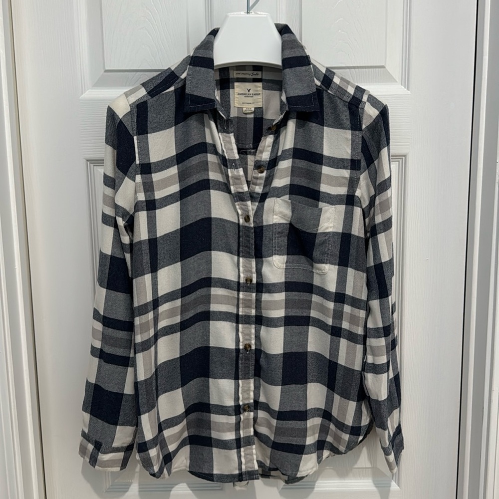 American Eagle Outfitters Blue plaid flannel shirt